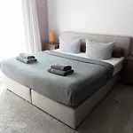 Monopol Apartments *