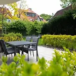 Monopol Apartments *