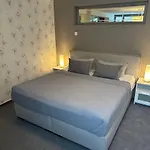 Monopol Apartments *