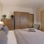 Monopol Apartments *