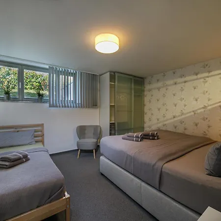 Monopol Apartments *